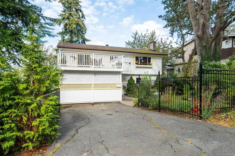 1798 Broadmead Ave, Saanich, British Columbia (MLS 978443)