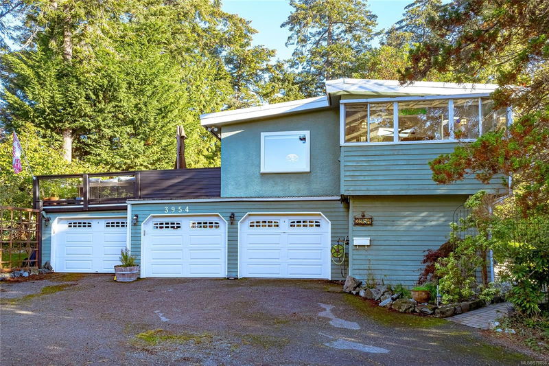 3954 Grandis Pl, Saanich, British Columbia (MLS 978858)