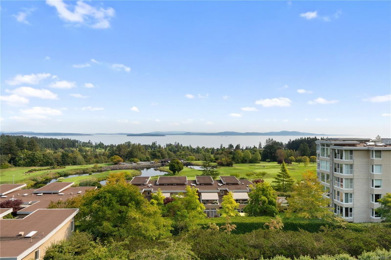 748 Sayward Hill Terr #402, Saanich, British Columbia