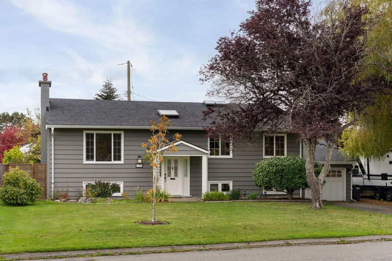 1719 Carnegie Cres, Saanich, British Columbia