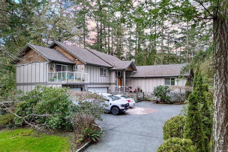 983 Carolwood Dr, Saanich, British Columbia