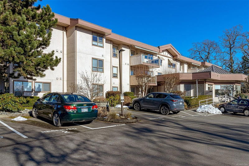 4535 Viewmont Ave #304, Saanich, British Columbia