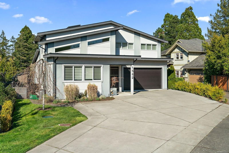 1562 Fremont Pl, Saanich, British Columbia