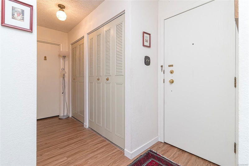 1025 Inverness Rd #302, Saanich, British Columbia