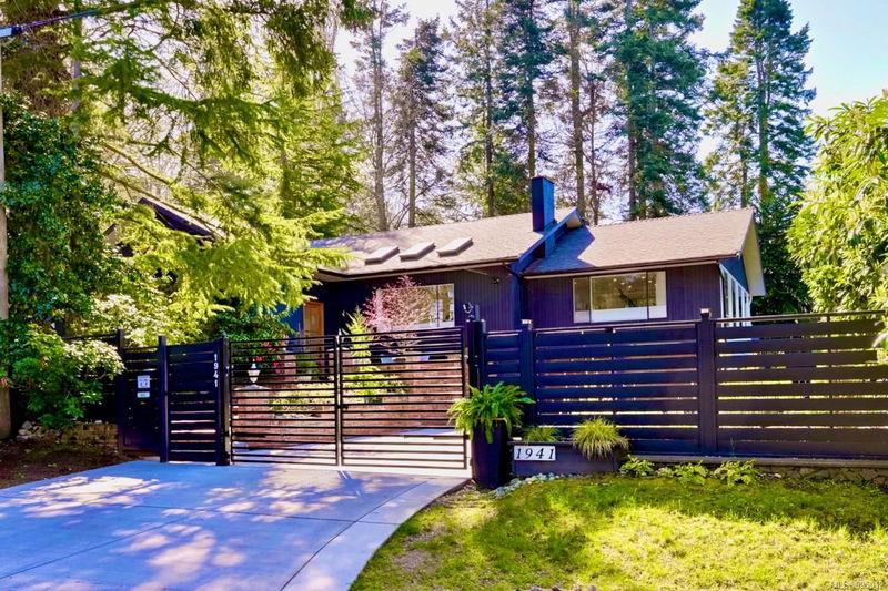 1941 Appleton Pl, Saanich, British Columbia