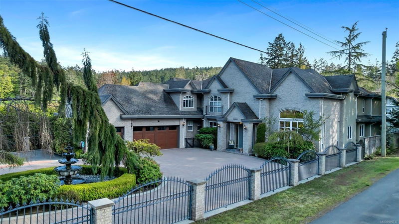 4668 Cordova Bay Rd, Saanich, British Columbia