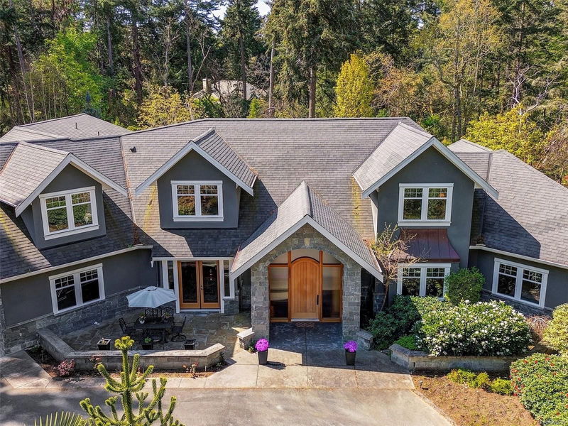 2615 Queenswood Dr, Saanich, British Columbia