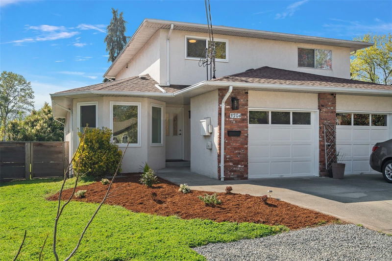 3204 Wordsworth St, Saanich, British Columbia