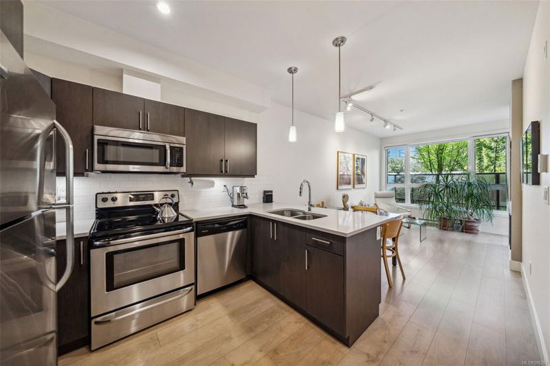 317 Burnside Rd E #105, Victoria, British Columbia