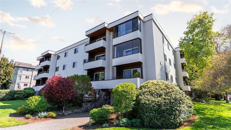 1571 Mortimer St #404, Saanich, British Columbia