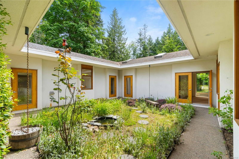 998 Bluebird Pl, Qualicum Beach, British Columbia